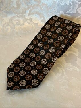 Jos. A. Bank Made in Italy Silk Tie Black Gold Geometric Medallion Pattern...